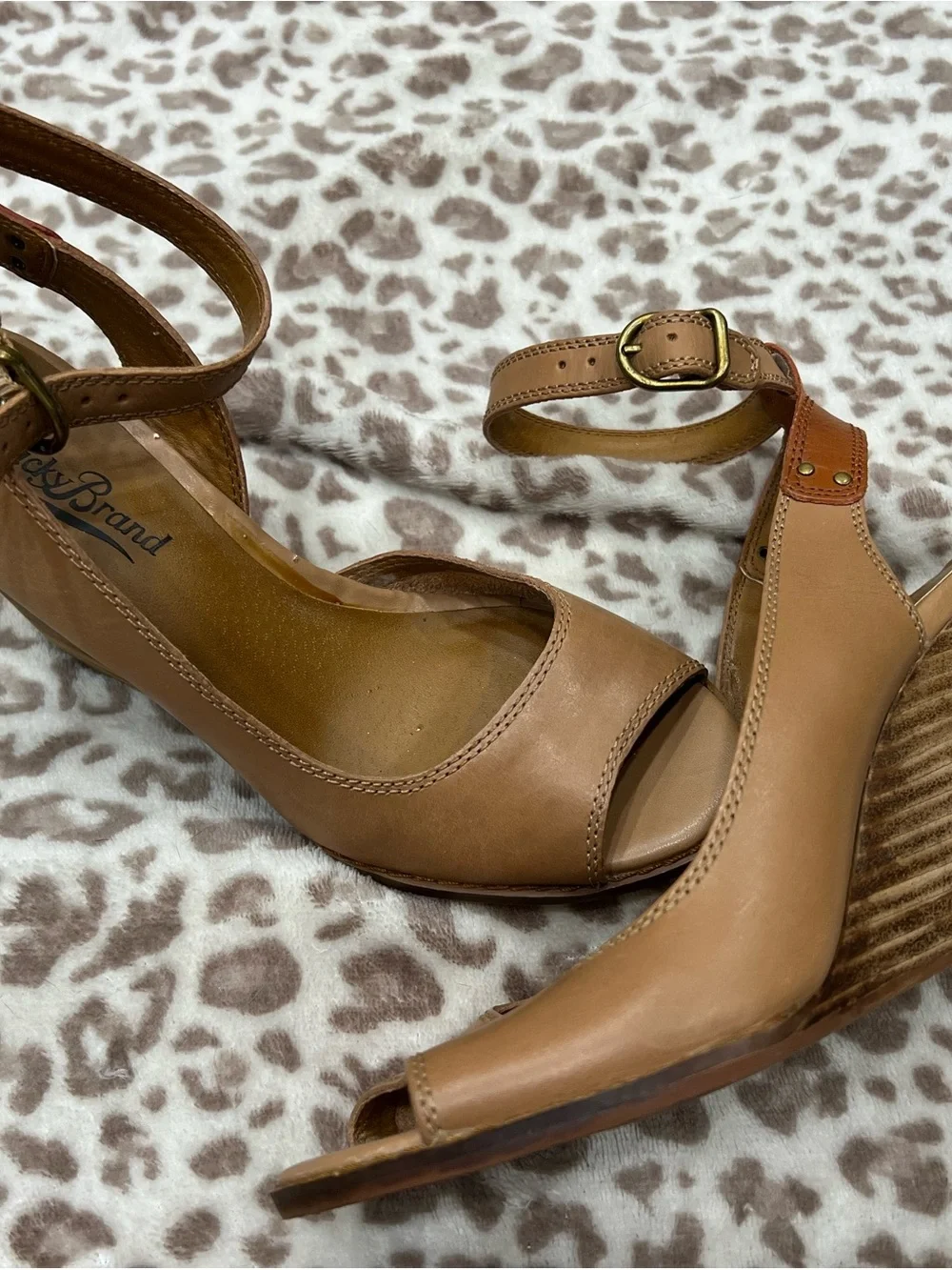 Lucky Brand Women's Tan Leather Peep-Toe Slingbacks